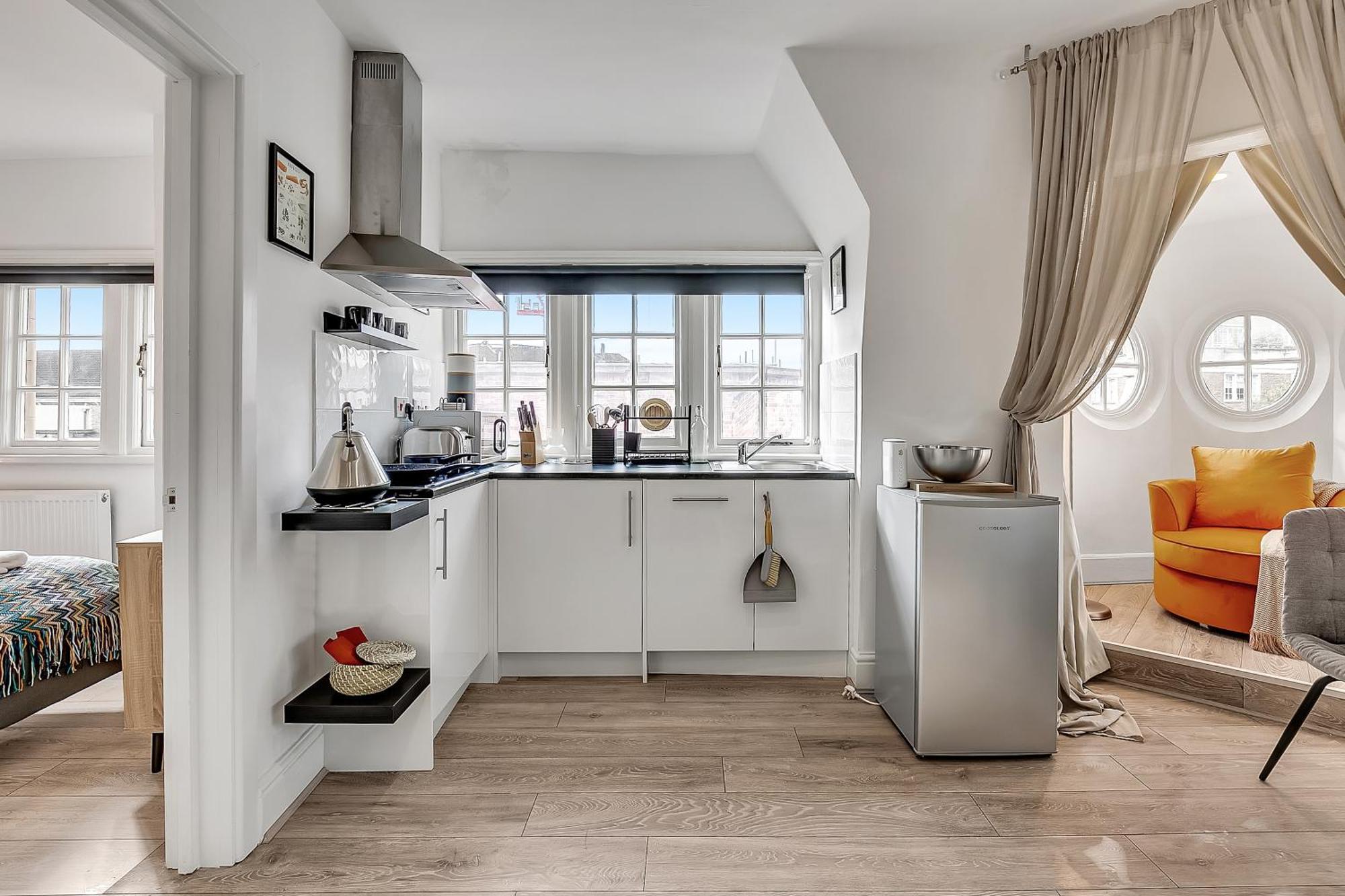 Lovely Kensington Apartments London Room photo