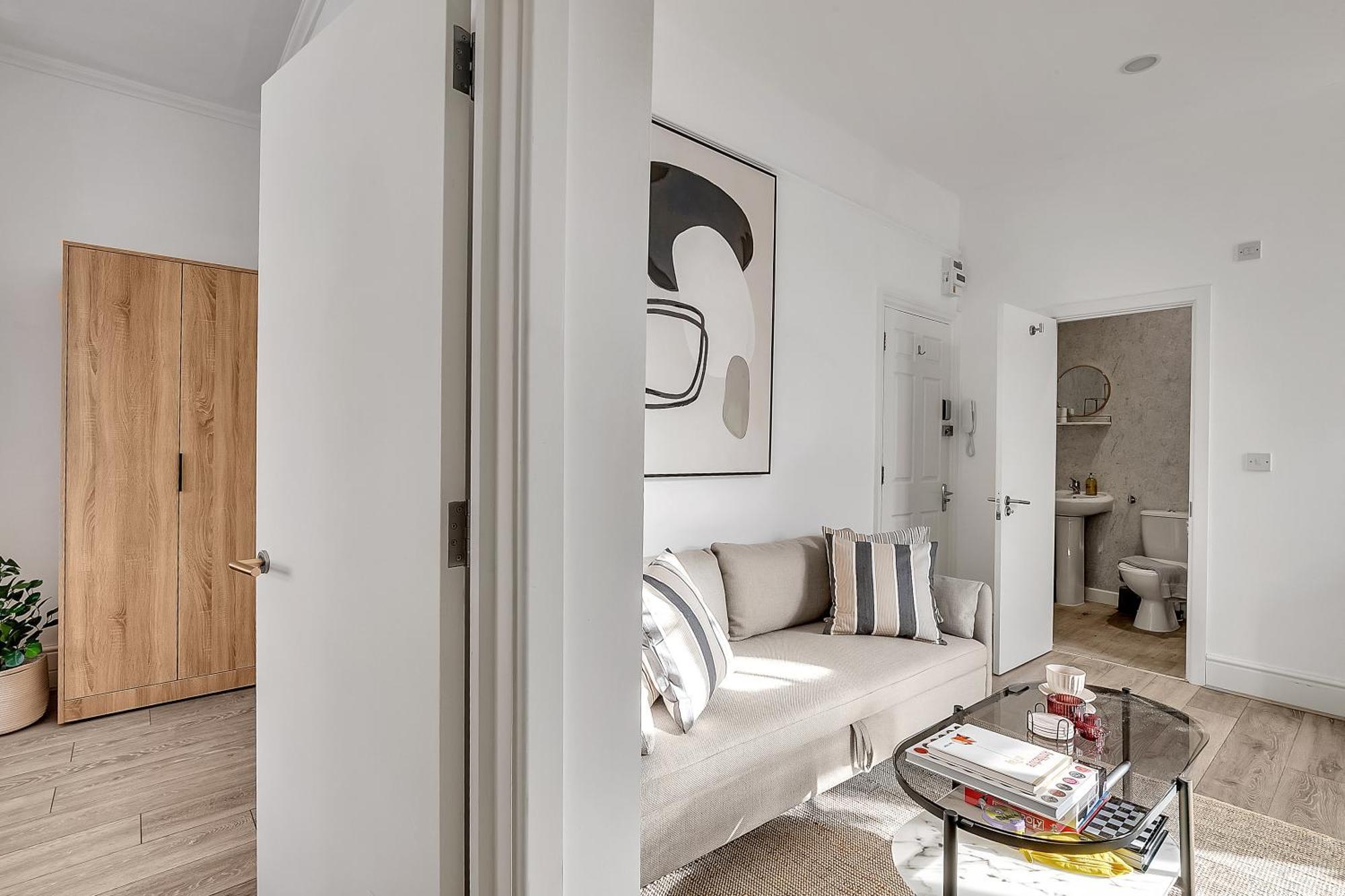 Lovely Kensington Apartments London Room photo