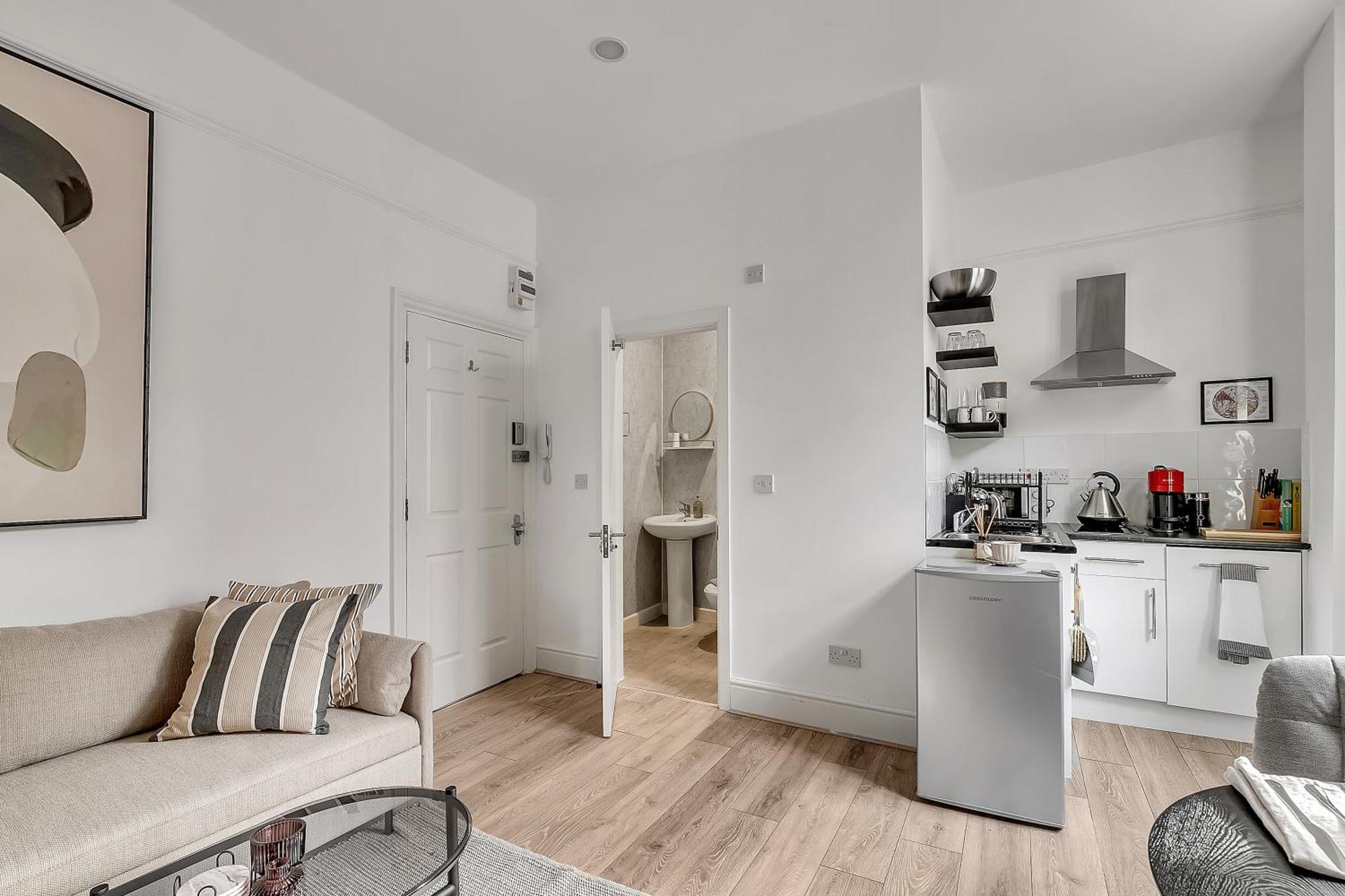 Lovely Kensington Apartments London Room photo
