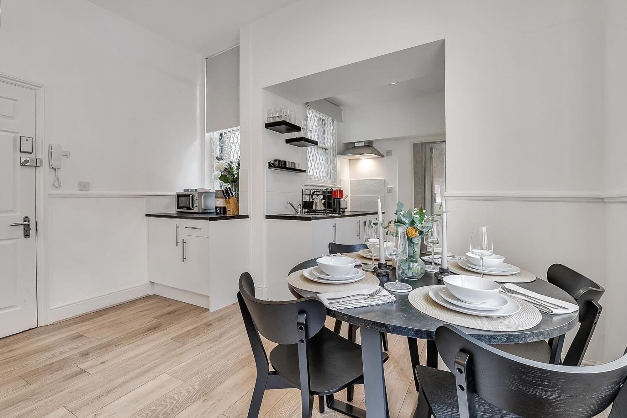 Lovely Kensington Apartments London Room photo