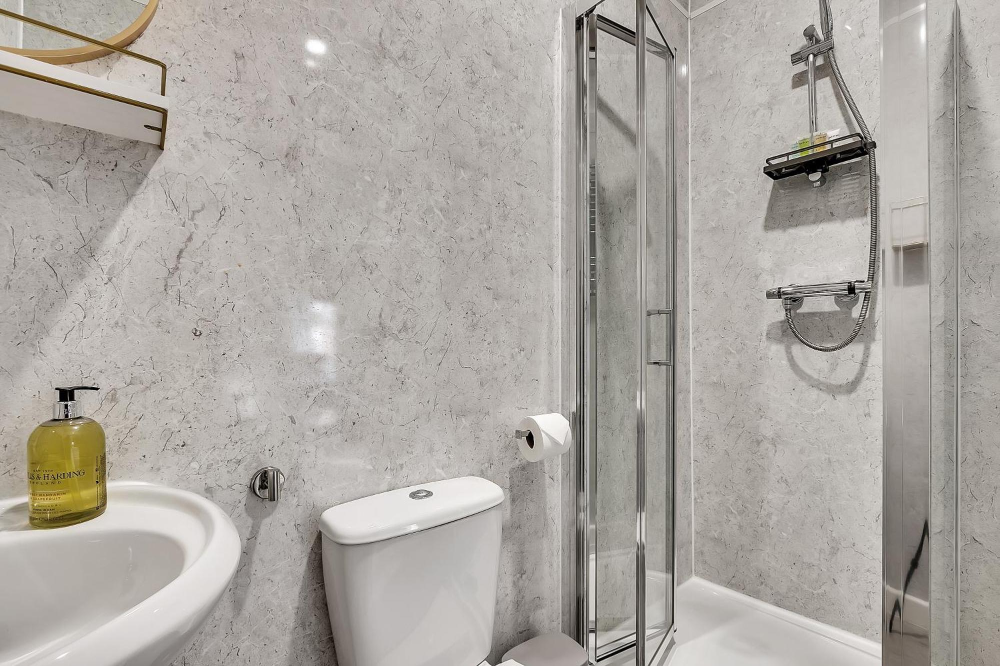Lovely Kensington Apartments London Room photo