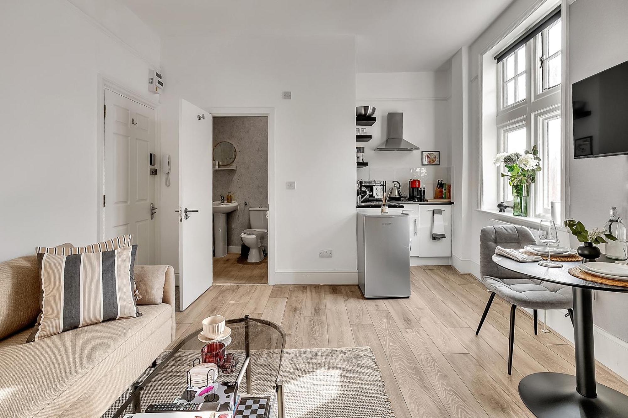Lovely Kensington Apartments London Room photo