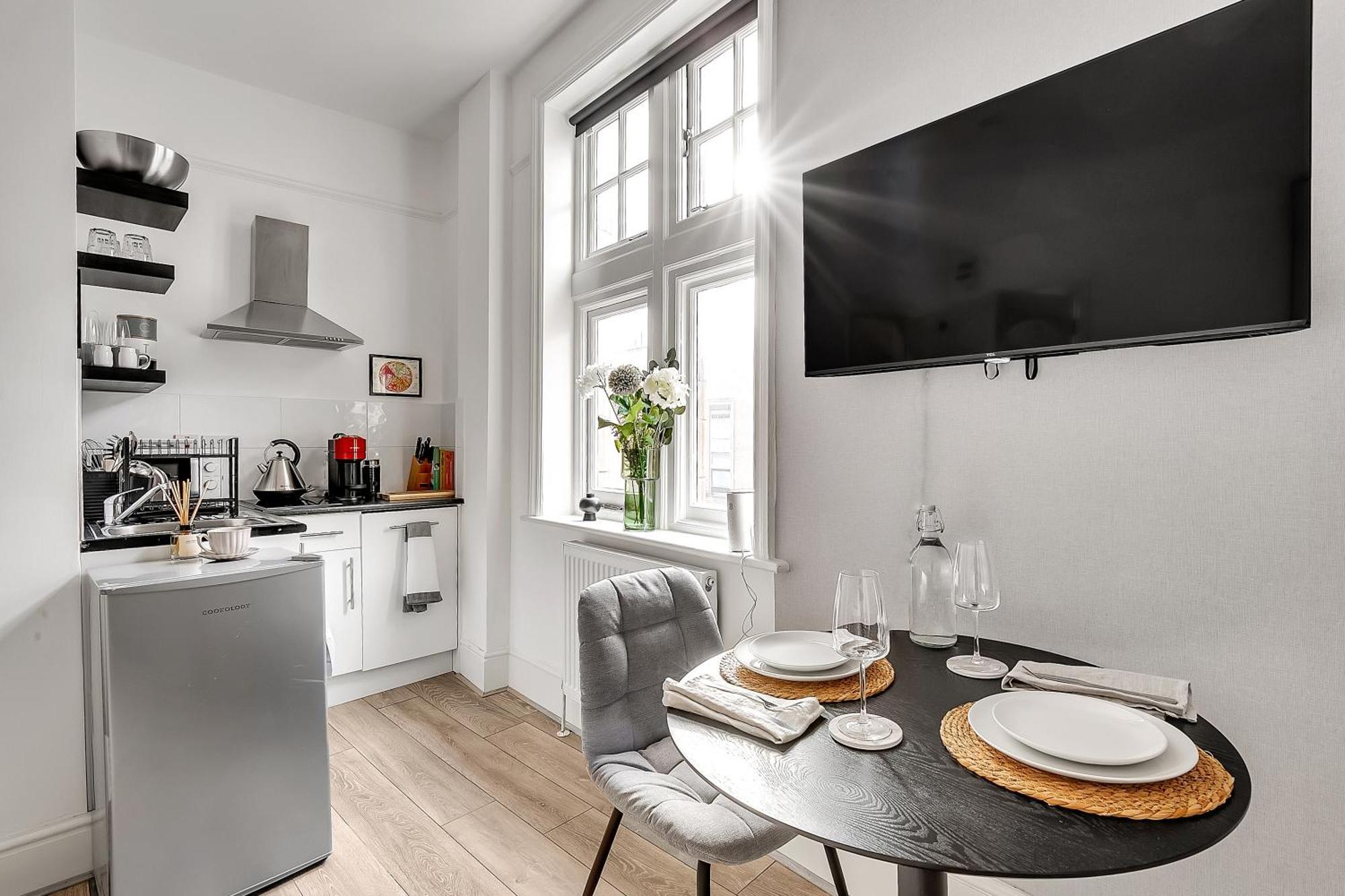 Lovely Kensington Apartments London Room photo