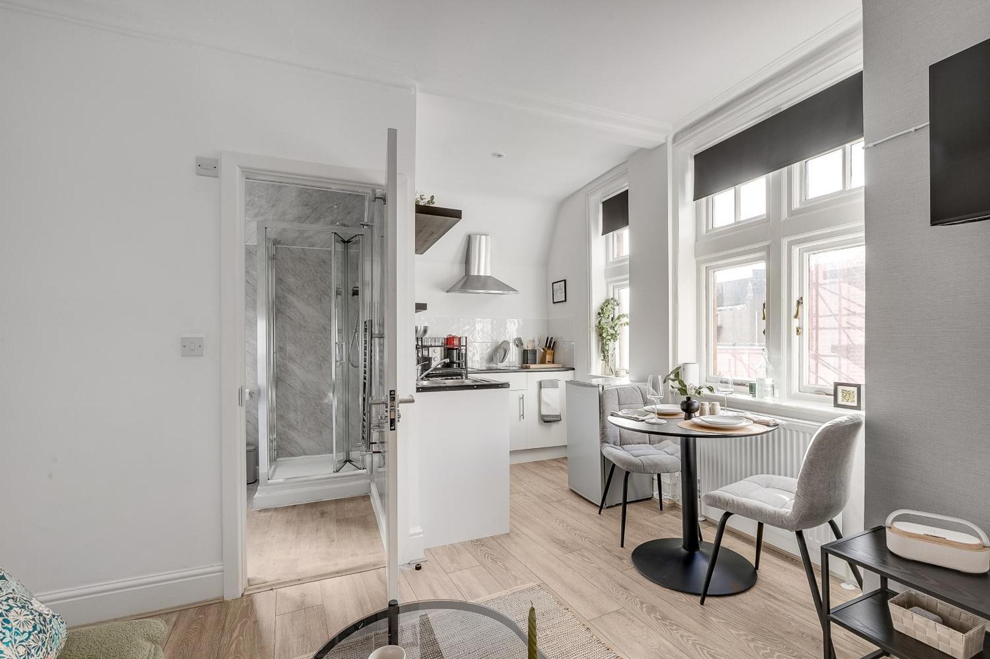 Lovely Kensington Apartments London Room photo