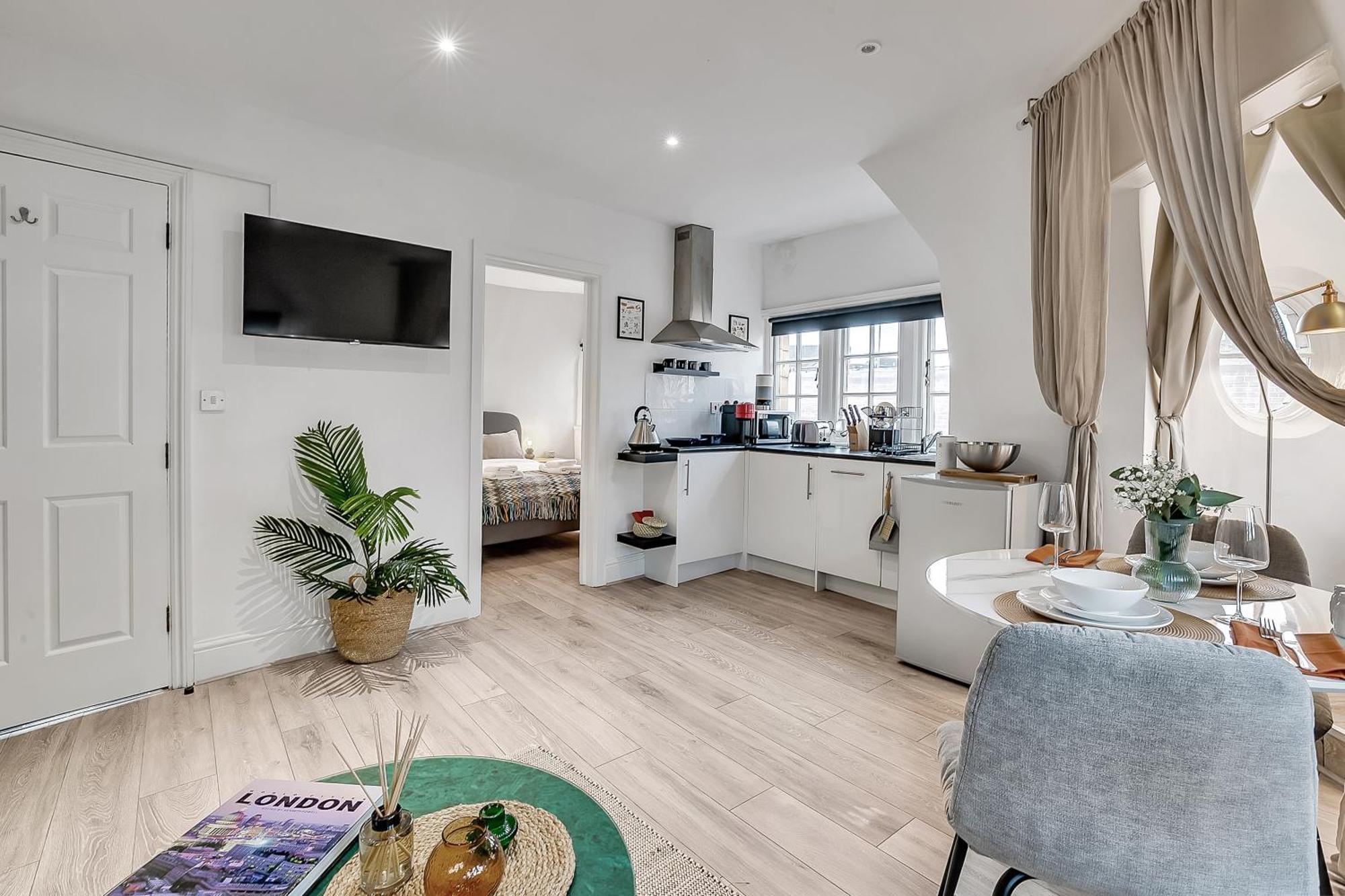 Lovely Kensington Apartments London Room photo