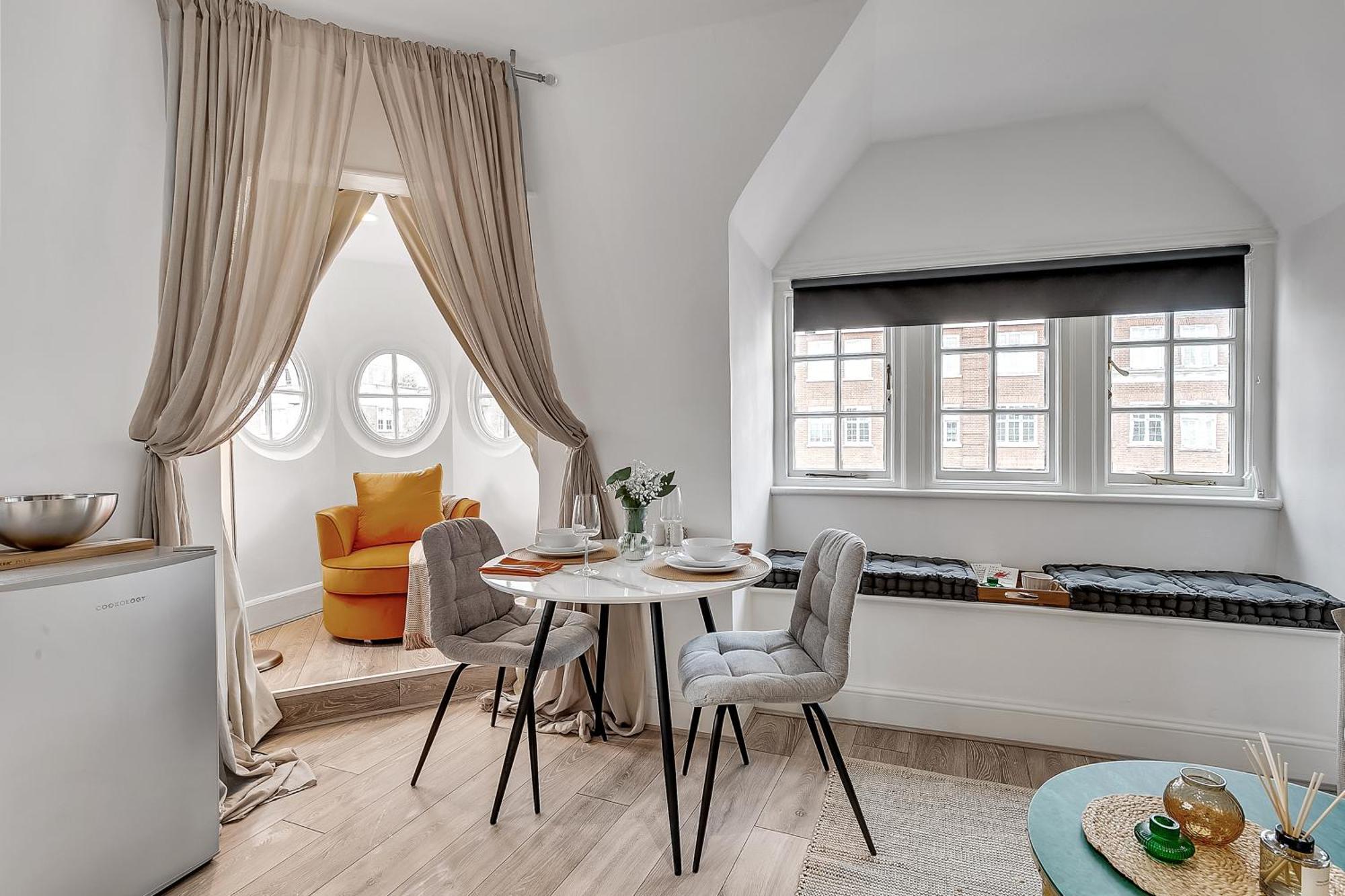 Lovely Kensington Apartments London Room photo
